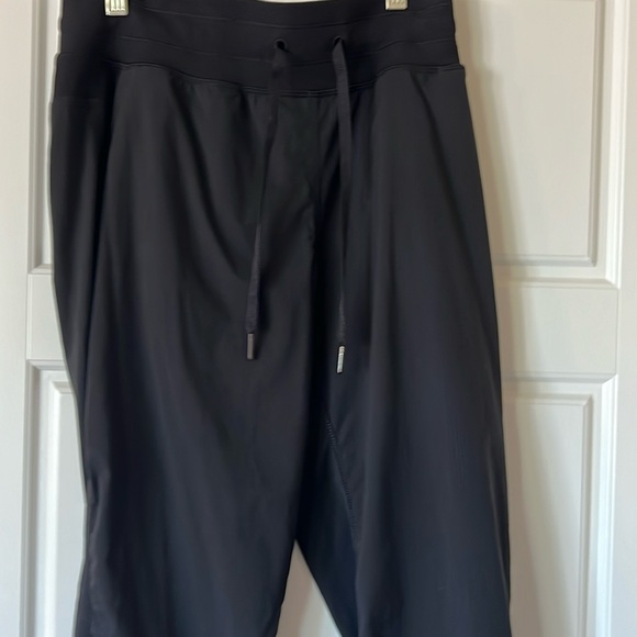 lululemon athletica Pants - Lululemon pants. Women’s size 6. CA 35801 RN 106259
